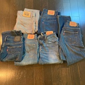 Bundle: 6 pairs of Levi’s Strauss jeans. Size small-fit slim. Dark, light, grey.
